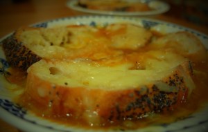 french onion soup with lincolnshire poacher cheese